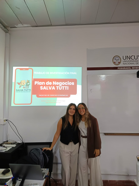 imagen La Facultad celebra a sus nuevos egresados/as