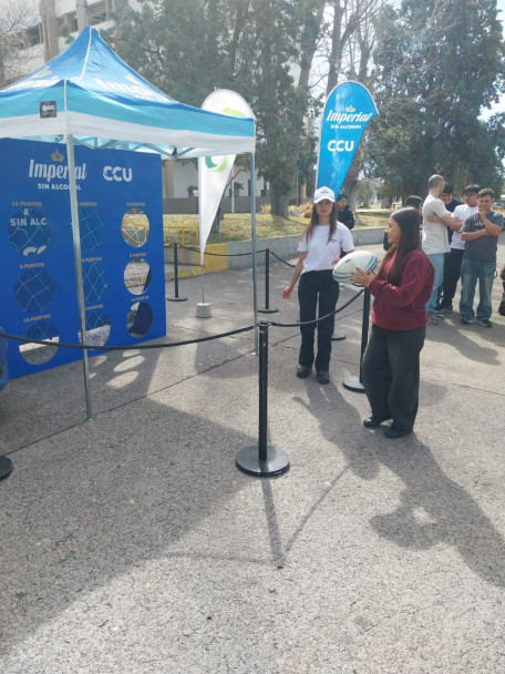 imagen Campaña por el consumo responsable: CCU e Imperial realizaron una activación en la Facultad