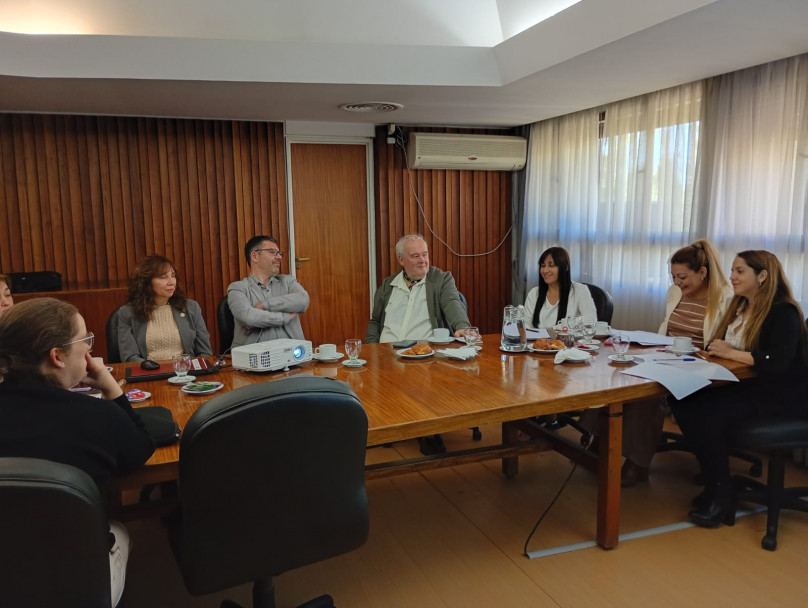 imagen El Centro de Planificación y Estrategia (CEPE) de Paraguay visitó nuestra facultad