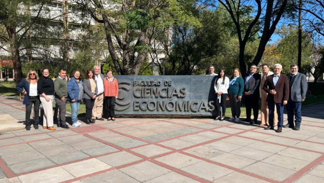 imagen El Centro de Planificación y Estrategia (CEPE) de Paraguay visitó nuestra facultad