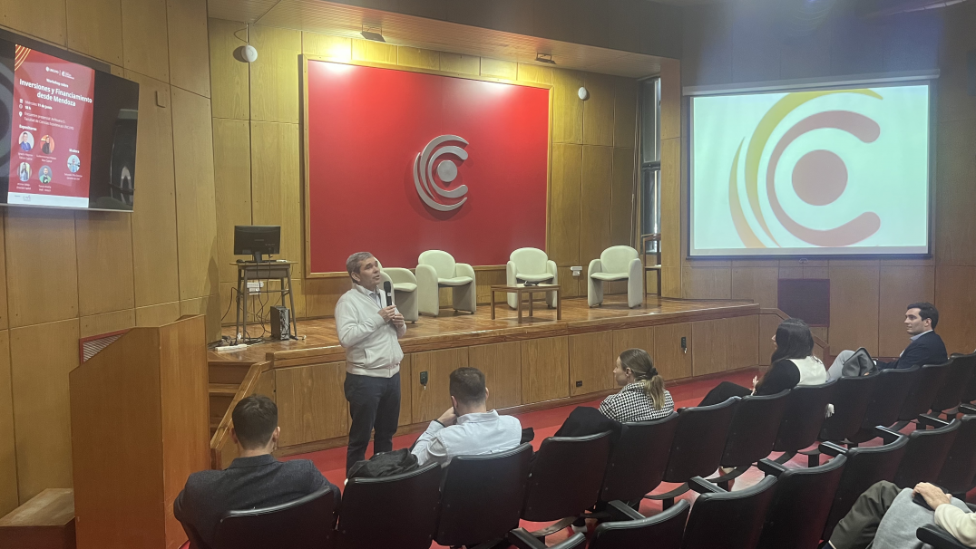 imagen Workshop sobre Inversiones y Financiamiento: destacados referentes compartieron su experiencia en la FCE