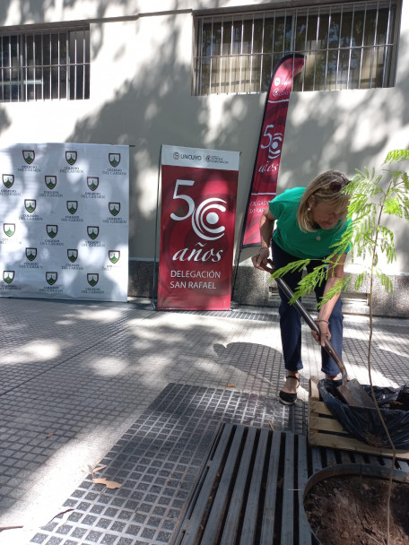 imagen Se plantó el árbol N°18 por parte de la Delegación de San Rafael