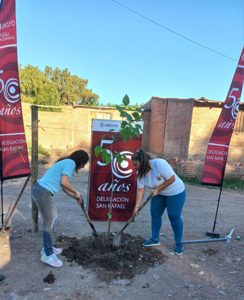 imagen La Sede San Rafael continúa con la plantación de árboles en conmemoración del 50° aniversario