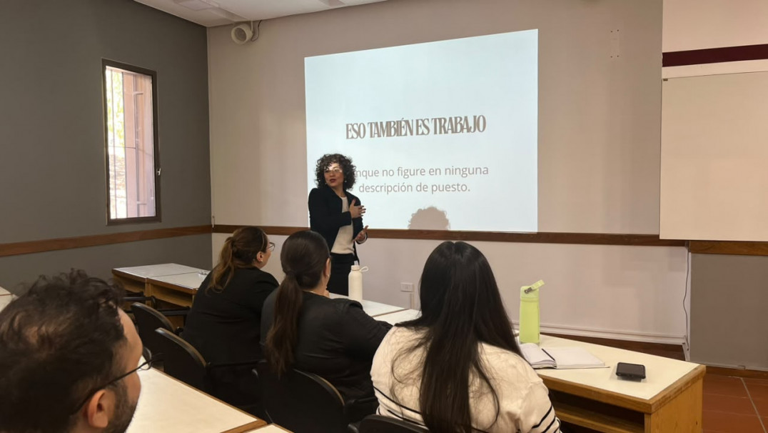 imagen El personal de la facultad participó de la capacitación "El valor de lo que no se ve"