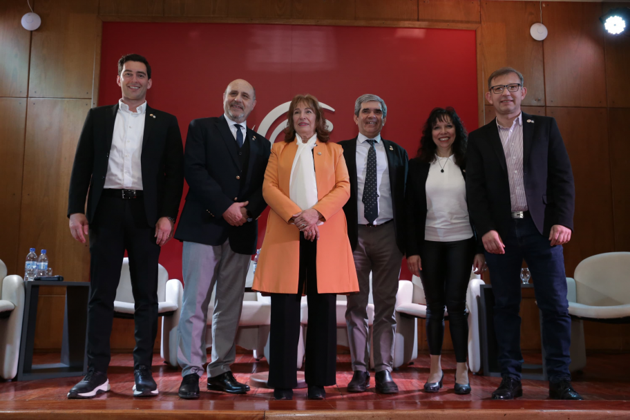 imagen Se desarrolló el panel "Oportunidades para estudiantes y graduados de Ciencias Económicas"