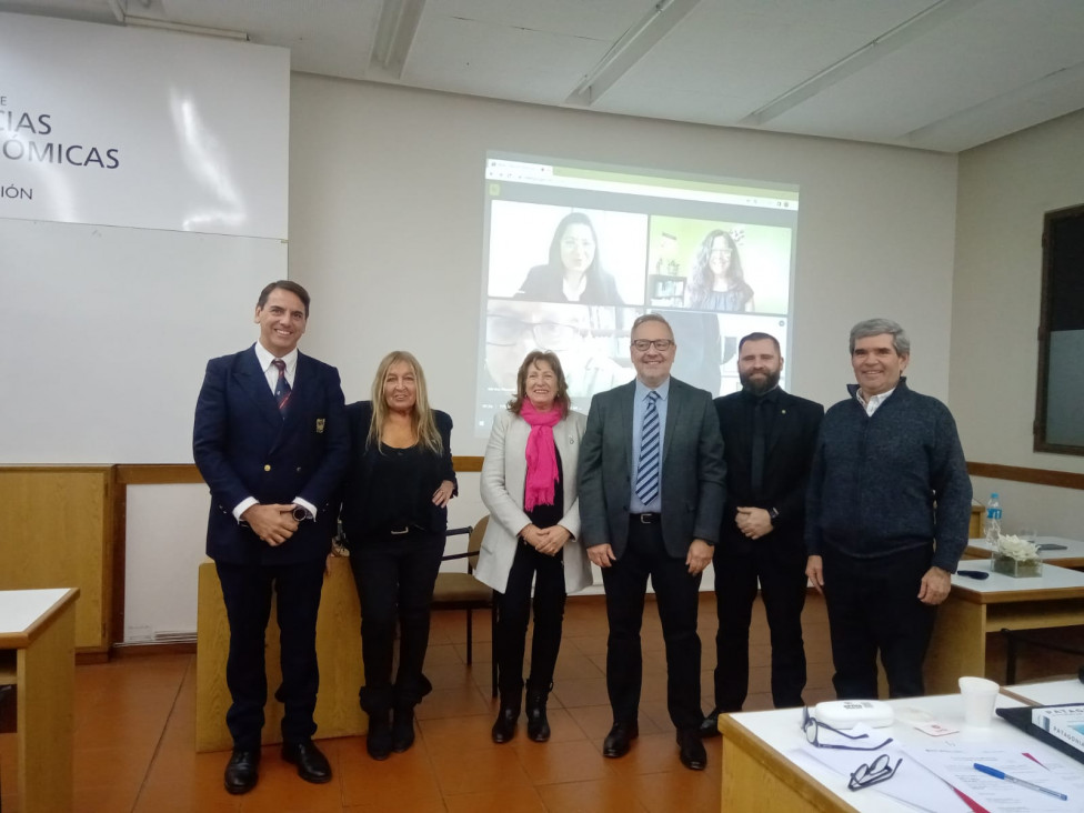 imagen Realizó su defensa doctoral el profesor Roberto Ariel Pérsico