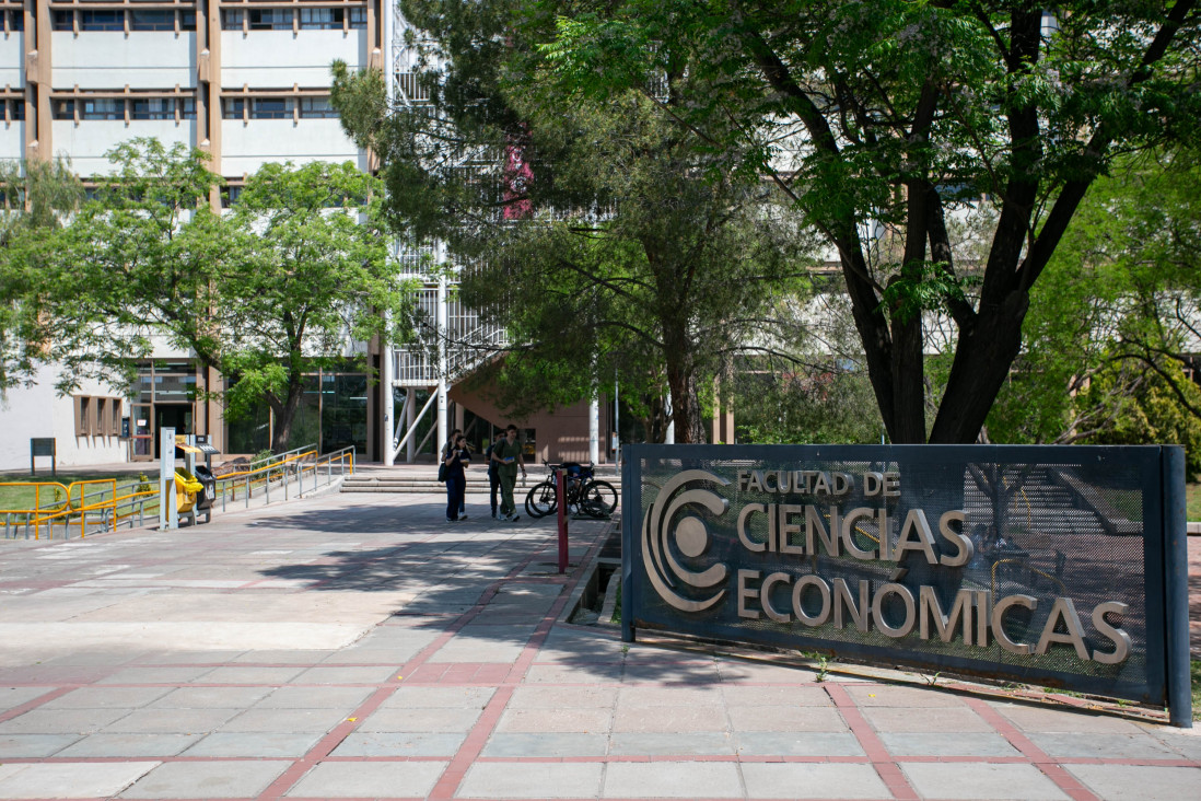 imagen La Especialización en Tributación fue acreditada por CONEAU por 6 años, el máximo establecido por la normativa vigente