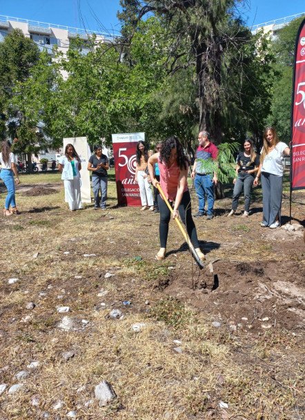 imagen La Delegación San Rafael plantó los árboles N° 24 y 25