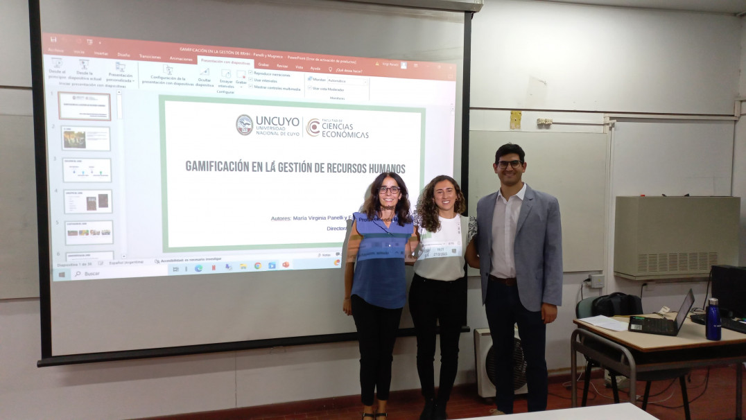imagen La Facultad celebra a sus nuevos egresados/as
