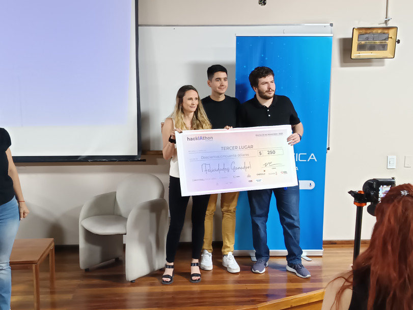 imagen Se realizó el HackIAton Notion + IA en Económicas 