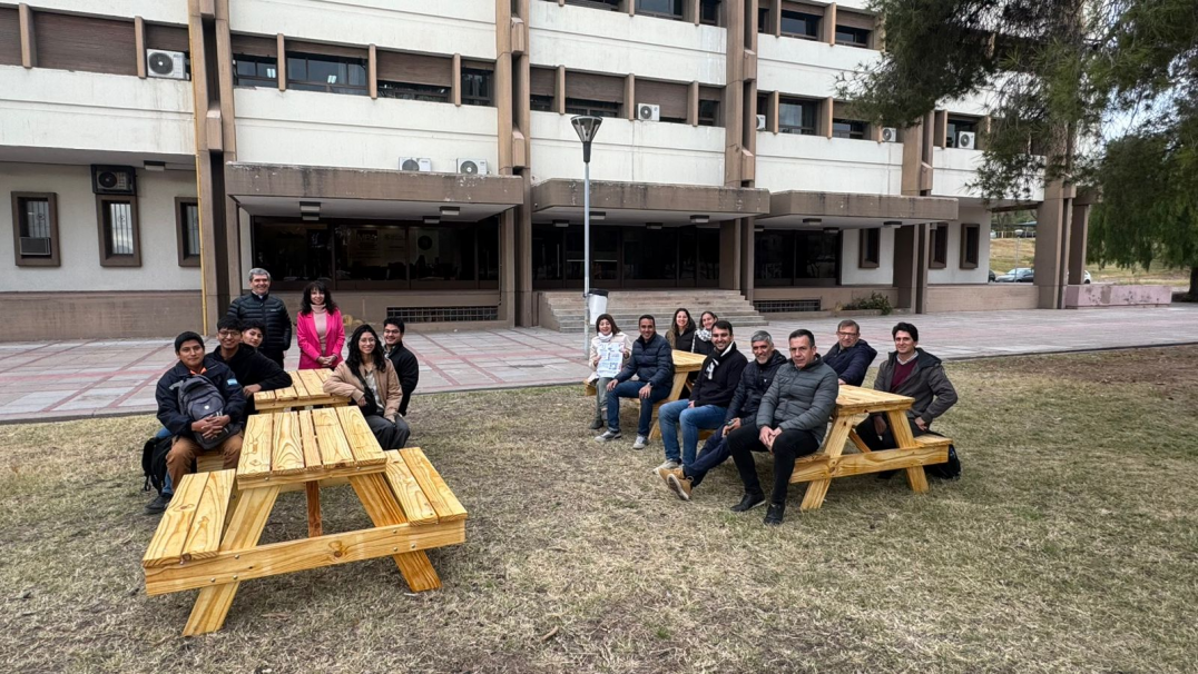 imagen La Facultad de Ciencias Económicas estrenó mesas gracias al premio de las Olimpiadas Interfacultades 2024