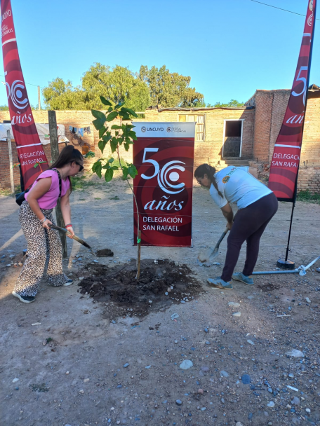 imagen La Sede San Rafael continúa con la plantación de árboles en conmemoración del 50° aniversario