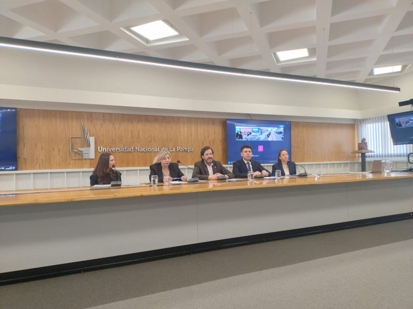 imagen La Profesora Patricia Olguin participó de la 5° reunión intermedia de la AAHE