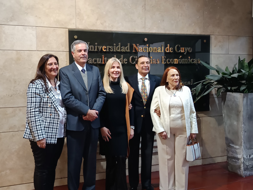 imagen El Doctorado en Ciencias Económicas tiene un nuevo egresado