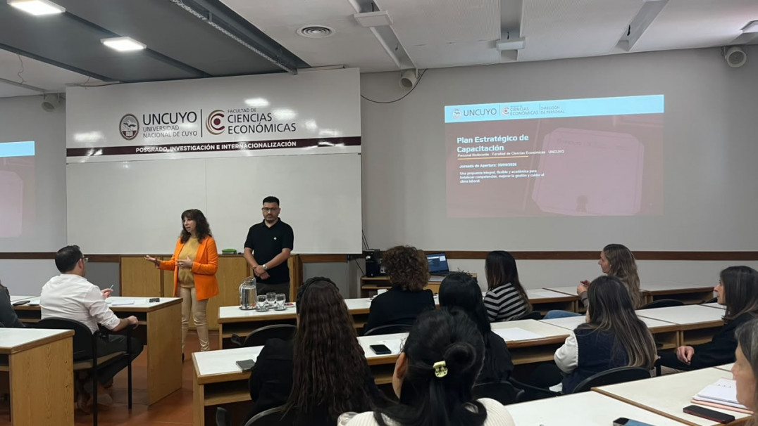 imagen El personal de la facultad participó de la capacitación "El valor de lo que no se ve"