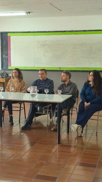 imagen La FCE participó del Panel de Profesionales en el Colegio Universitario Central