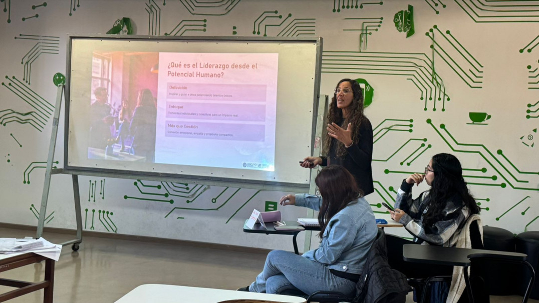 imagen Estudiantes se capacitaron en el taller "Liderazgo en Ciencias Económicas"