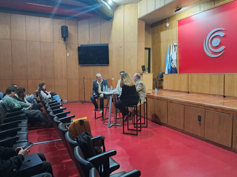 imagen Administración en Acción: visita de referentes y acciones de vinculación con el medio: encuentro con Jorge Parera, CEO de Cadena de Farmacias CHESTER