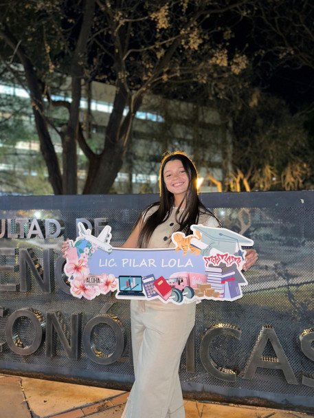 imagen La Facultad celebra a sus nuevos egresados/as