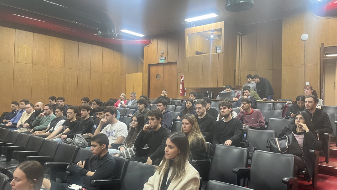 imagen Workshop sobre Inversiones y Financiamiento: destacados referentes compartieron su experiencia en la FCE