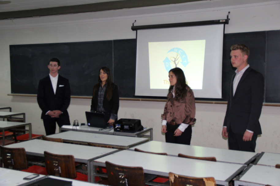 imagen Estudiantes de Belmont University y de nuestra Facultad expusieron su proyecto