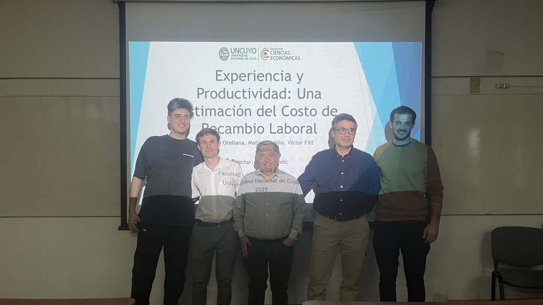 imagen La Facultad celebra a sus nuevos egresados/as
