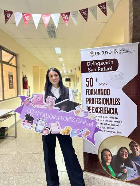 imagen La Facultad celebra a sus nuevos egresados/as
