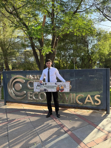 imagen La Facultad celebra a sus nuevos egresados/as