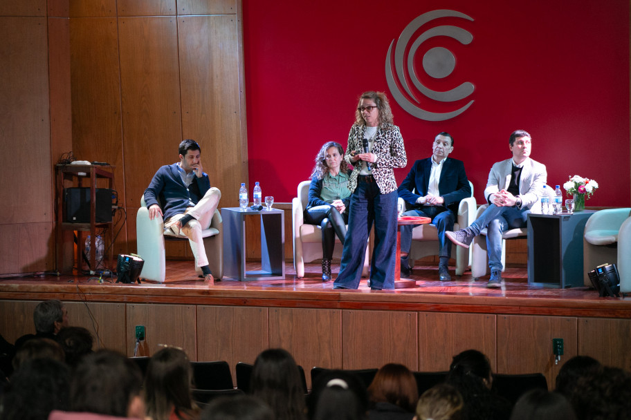 imagen Se desarrolló el panel "Oportunidades para estudiantes y graduados de Ciencias Económicas"