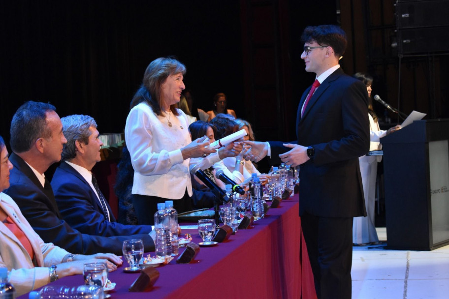 imagen La Facultad celebró el Acto de Juramento y Colación de Grado 2023/2024