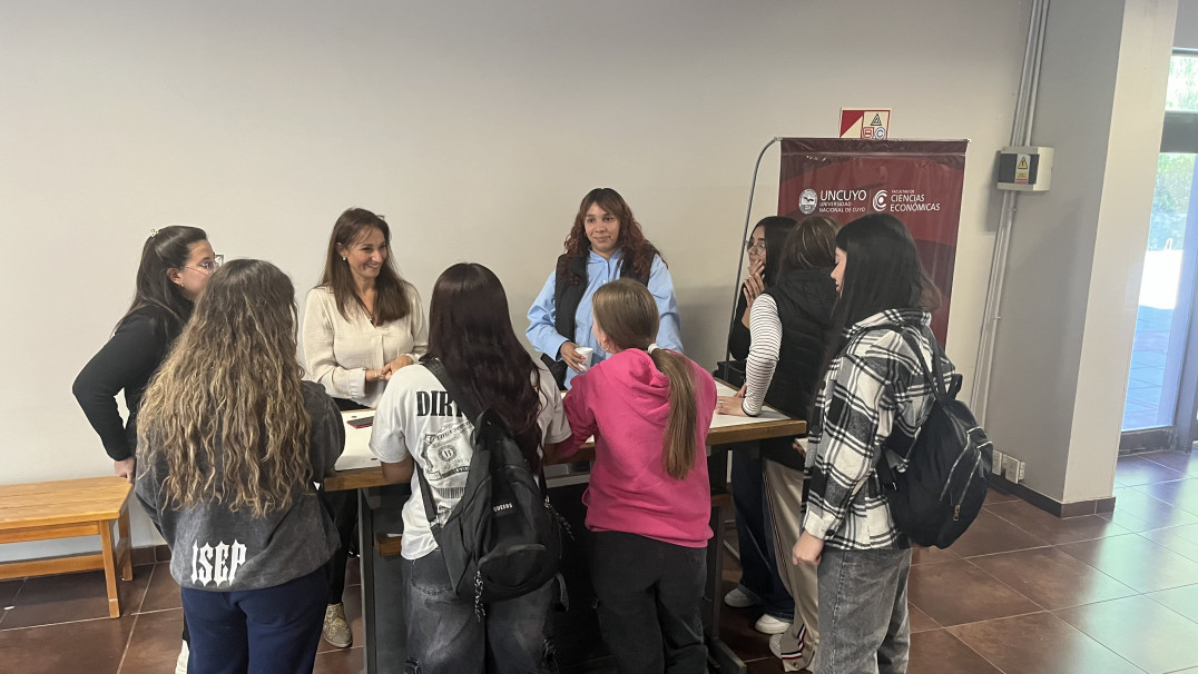 imagen Con una gran concurrencia de jóvenes se realizó la Facultad Abierta en sede central y este