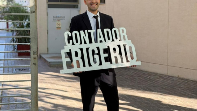 imagen La Facultad celebra a sus nuevos egresados/as