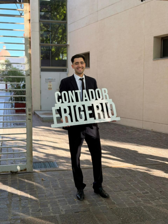 imagen La Facultad celebra a sus nuevos egresados/as