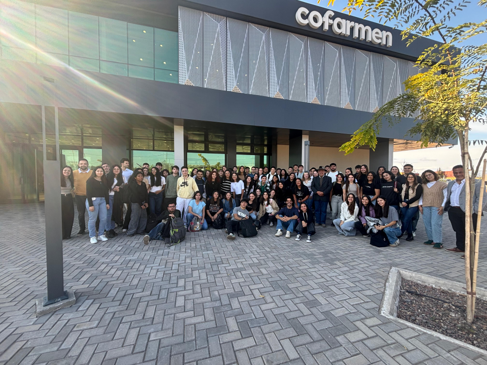 imagen Estudiantes de la Licenciatura en Logística visitaron Cofarmen y conocieron su modelo logístico 