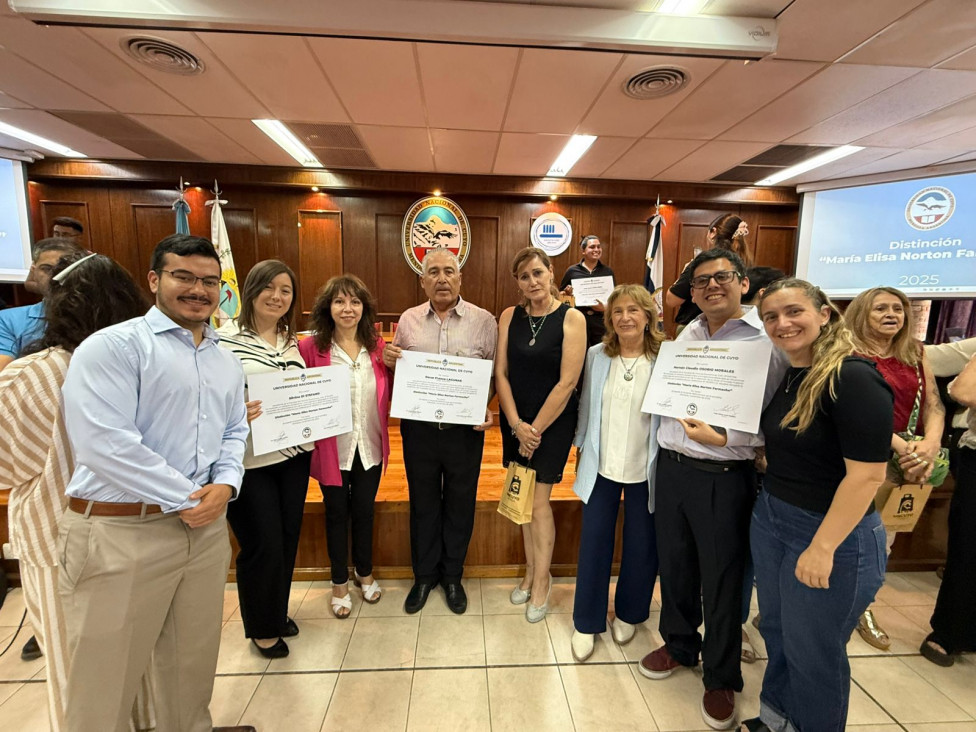 imagen Estudiantes y egresados de nuestra Facultad recibieron la distinción Norton Farmache