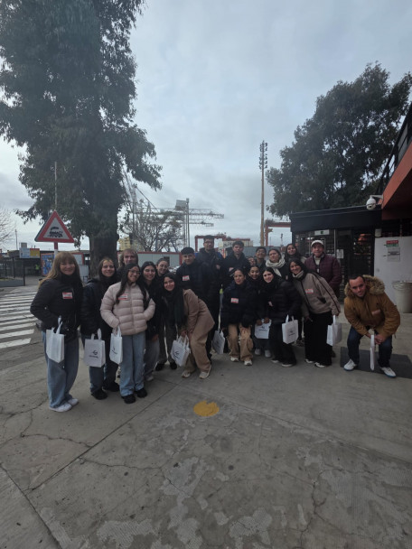imagen Estudiantes de la Licenciatura en Logística realizaron su viaje de estudio a Buenos Aires