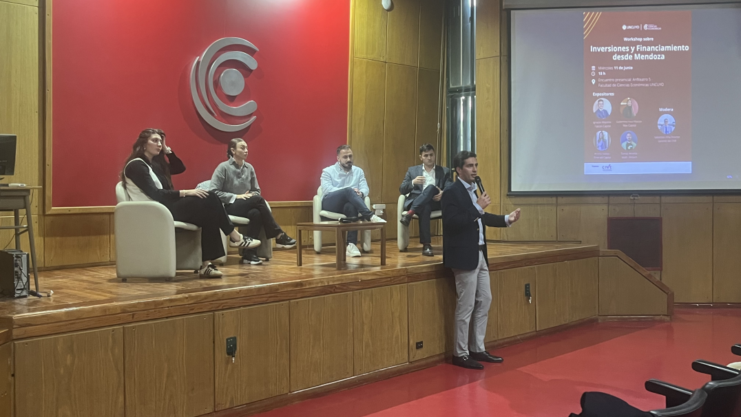 imagen Workshop sobre Inversiones y Financiamiento: destacados referentes compartieron su experiencia en la FCE
