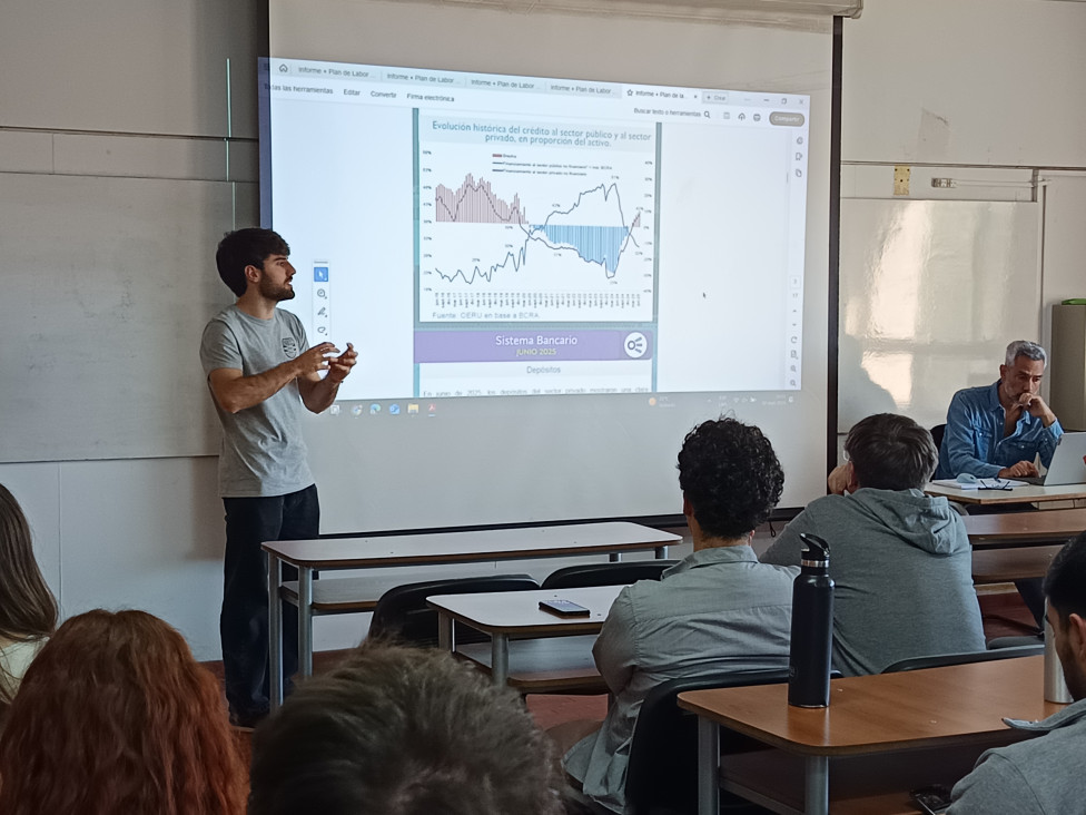 imagen Investigadores del Observatorio Económico Regional Urbano realizaron la exposición de sus informes