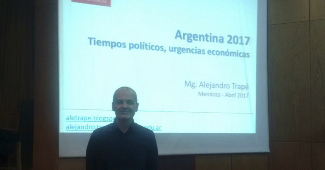 imagen Se llevó a cabo la charla "Argentina 2017: Tiempos políticos, urgencias económicas"