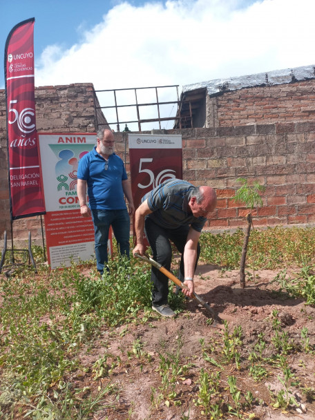 imagen La Delegación San Rafael plantó el árbol n° 17 junto a ANIM-CONIN