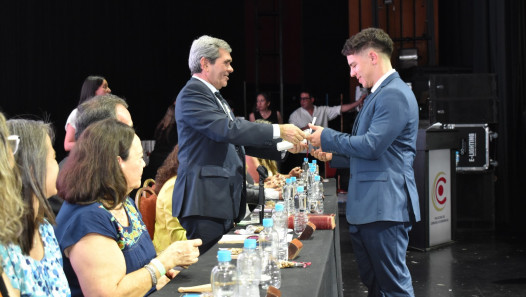 imagen La Facultad celebró a sus nuevos graduados/as en el Acto de Juramento y Colación de Grado 2024-2025