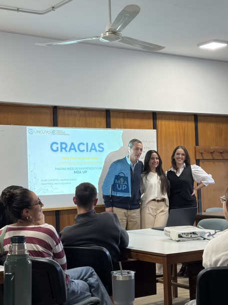 imagen La Facultad celebra a sus nuevos egresados/as