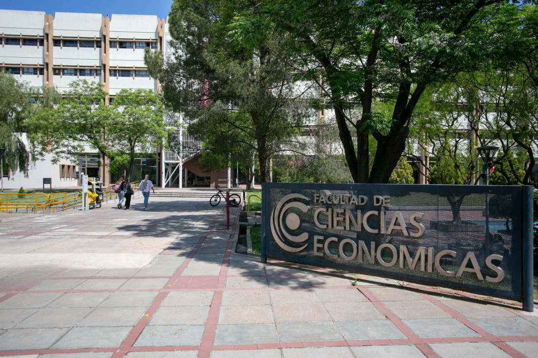 imagen Prórroga: Convocatoria a docentes e investigadores de la Facultad de Ciencias Económicas a presentar proyectos de investigación en ocasión de las Jornadas de Ciencias Económicas – Edición 2026