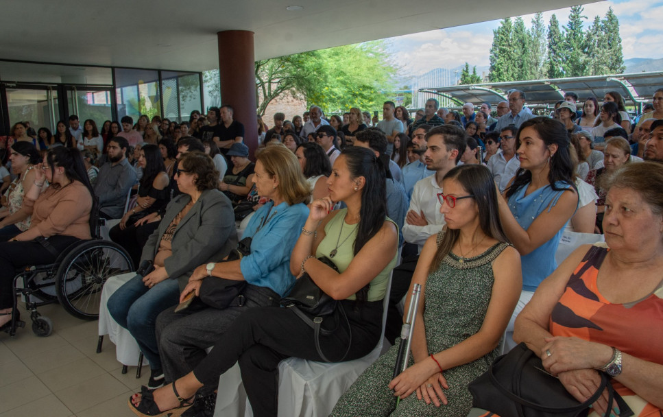 imagen Estudiantes de la Facultad de Ciencias Económicas recibieron la distinción "María Elisa Norton Farmache"