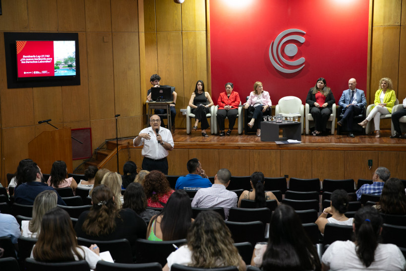 imagen Se llevó a cabo el seminario "Ley 27.742 ¿Un nuevo horizonte para los Derechos Laborales?"