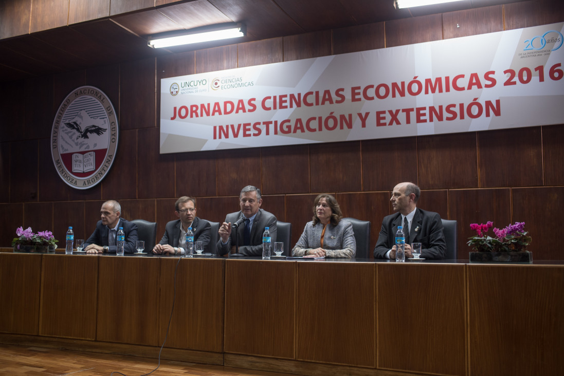 imagen Con elevada concurrencia se inauguraron las Jornadas de Ciencias Económicas 2016