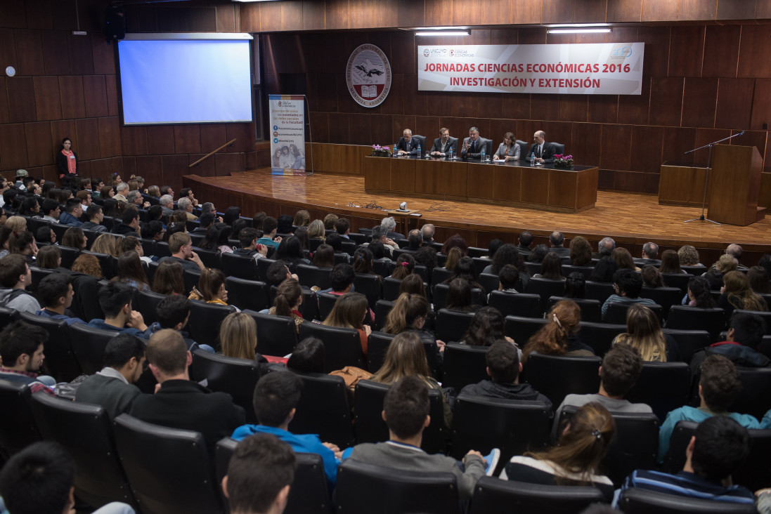 imagen Una mirada panorámica de los días de las Jornadas de Ciencias Económicas 2016