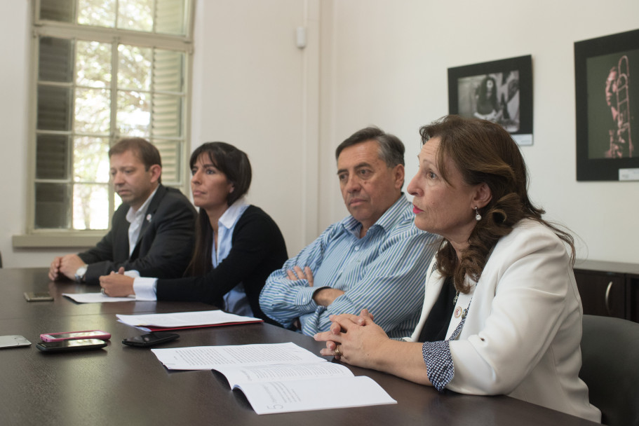 imagen Acuerdo para generar un observatorio de tarifas entre la Facultad de Ciencias Económicas y la Secretaría de Servicios Públicos del Gobierno de Mendoza