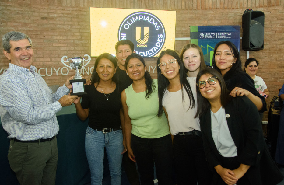 imagen Nuestra Facultad recibió el trofeo de las Olimpiadas Interfacultades 2024