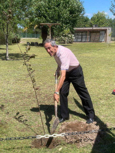 imagen La Sede San Rafael realizó una nueva plantación de árboles por el 50° aniversario